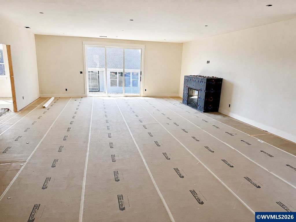 Image 4 of property listing at 848 W Grant St, Carlton, OR 97111