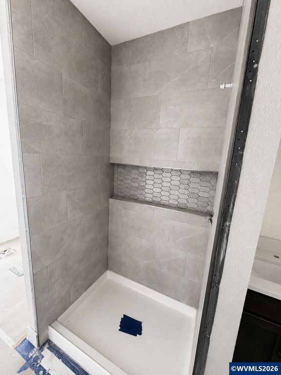 Image 6 of property listing at 848 W Grant St, Carlton, OR 97111