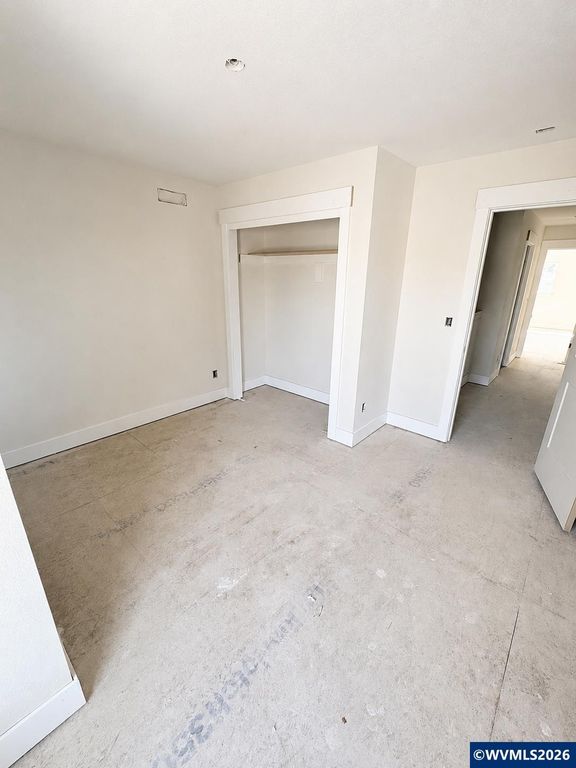 Image 9 of property listing at 848 W Grant St, Carlton, OR 97111