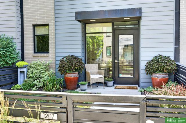 1207 S 10 Court, Omaha, NE 68108