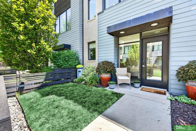 1207 S 10 Court, Omaha, NE 68108