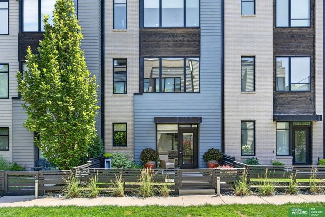 1207 S 10 Court, Omaha, NE 68108