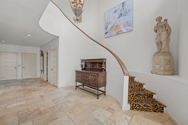 23 Sloans Curve Drive, Palm Beach, FL 33480