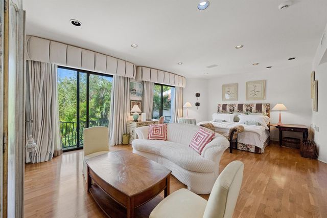 23 Sloans Curve Drive, Palm Beach, FL 33480