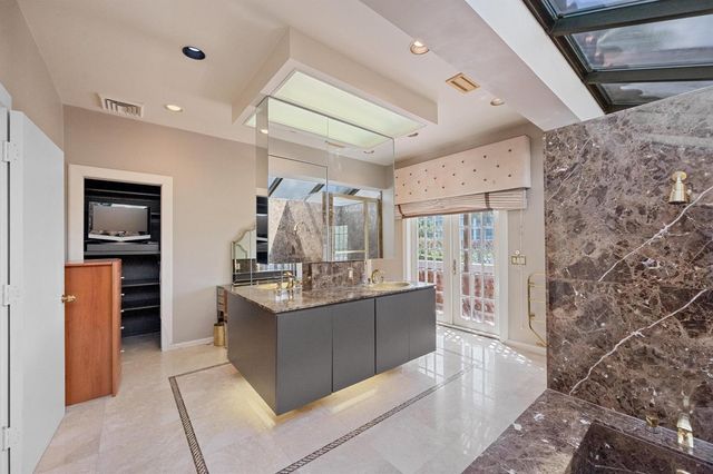 23 Sloans Curve Drive, Palm Beach, FL 33480