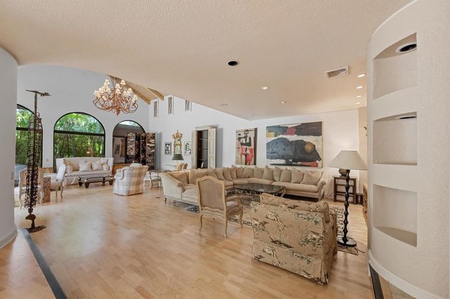 23 Sloans Curve Drive, Palm Beach, FL 33480