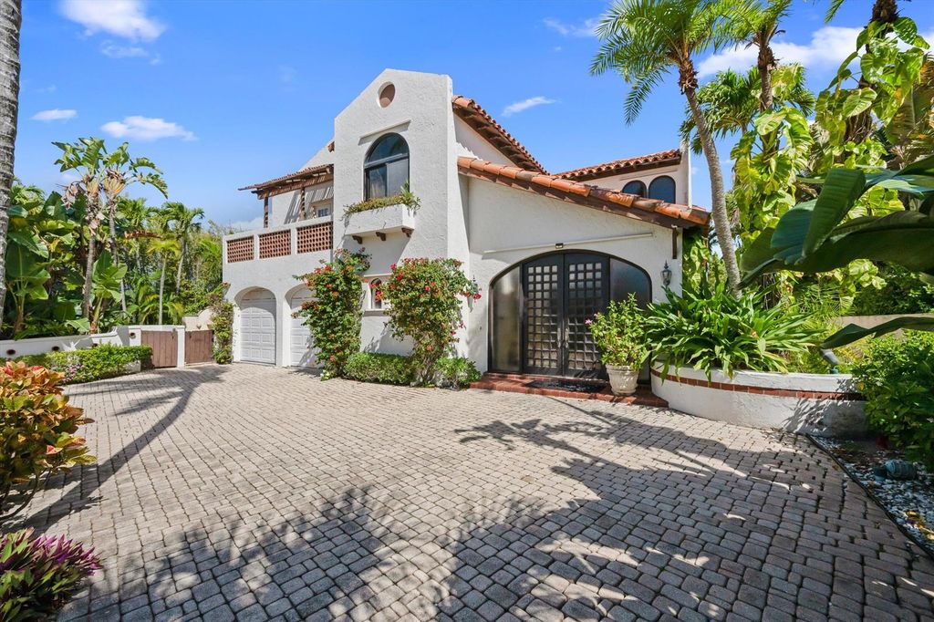 23 Sloans Curve Drive, Palm Beach, FL 33480