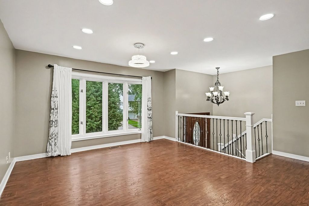614 Oriole Drive, Streamwood, IL 60107 — photo 2
