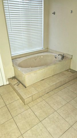 2910 Skypark Drive, Houston, TX 77082