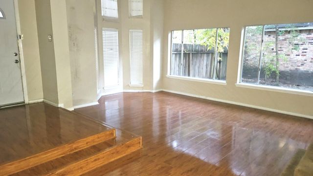 2910 Skypark Drive, Houston, TX 77082