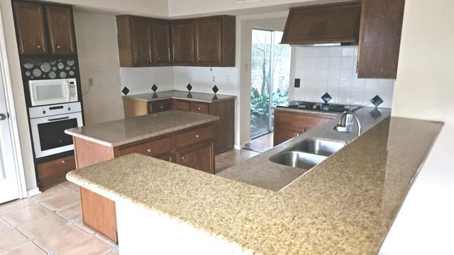 2910 Skypark Drive, Houston, TX 77082