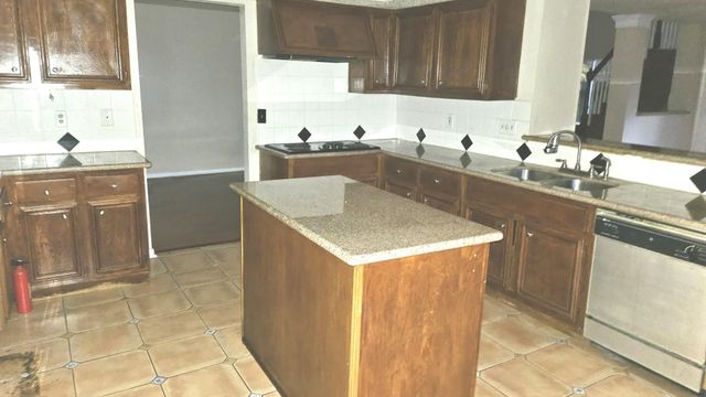 2910 Skypark Drive, Houston, TX 77082