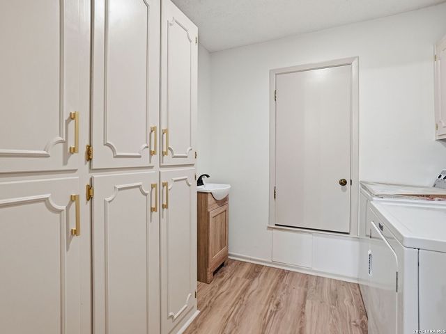 2803 Deer Ledge Street, San Antonio, TX 78230