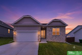 9806 Osprey Lane, Papillion, NE 68046