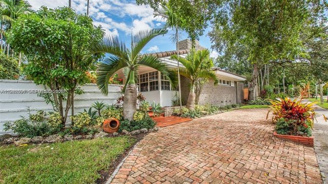 8651 NE 10th Ct, Miami, FL 33138