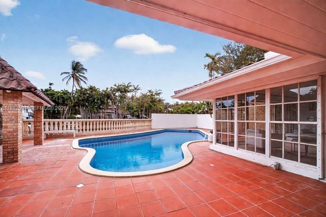 8651 NE 10th Ct, Miami, FL 33138