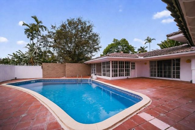 8651 NE 10th Ct, Miami, FL 33138