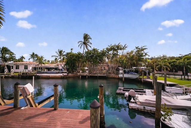 8651 NE 10th Ct, Miami, FL 33138