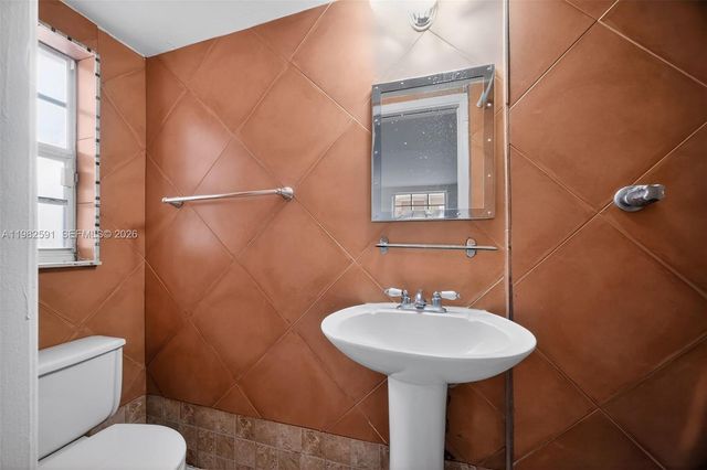 8651 NE 10th Ct, Miami, FL 33138