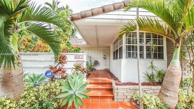 8651 NE 10th Ct, Miami, FL 33138