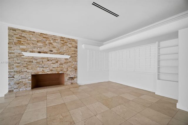 8651 NE 10th Ct, Miami, FL 33138