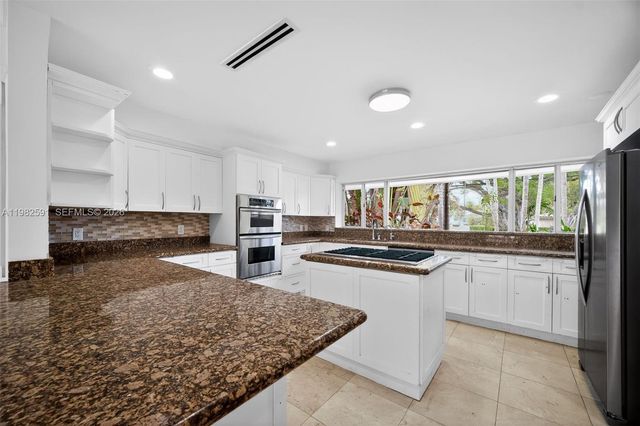 8651 NE 10th Ct, Miami, FL 33138