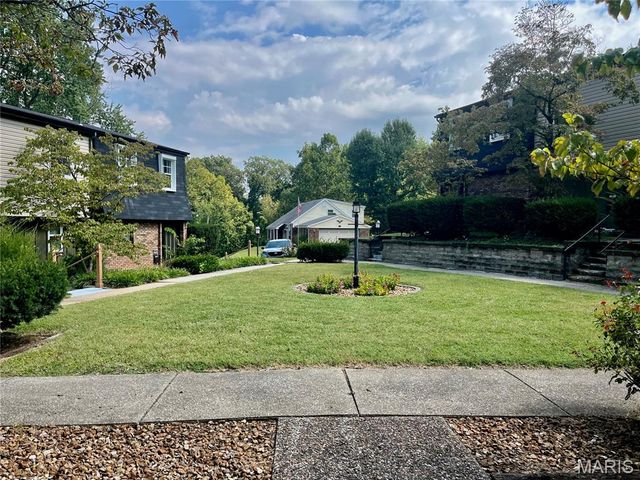 2 French Quarter, Belleville, IL 62223