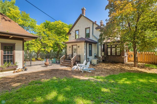 911 8th Street S, Fargo, ND 58103