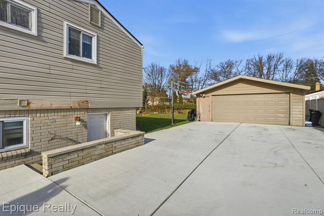 20413 Caniff Street, Clinton Township, MI 48035