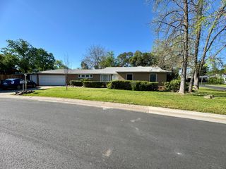 2611 Foothill Dr, Carmichael, CA 95608