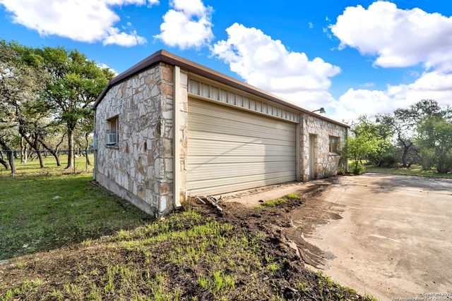306 N Rolling Oaks Ln, San Antonio, TX 78253