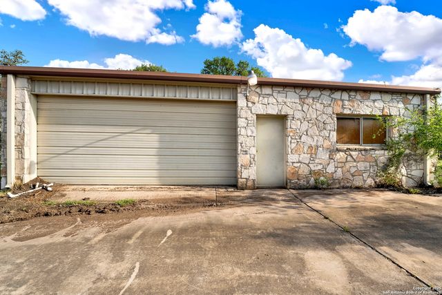 306 N Rolling Oaks Ln, San Antonio, TX 78253