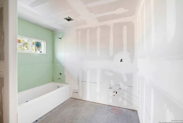 306 N Rolling Oaks Ln, San Antonio, TX 78253