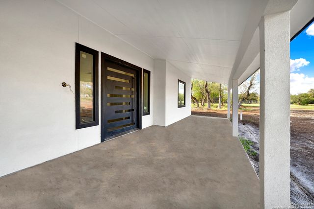 306 N Rolling Oaks Ln, San Antonio, TX 78253