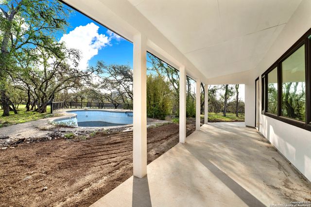 306 N Rolling Oaks Ln, San Antonio, TX 78253