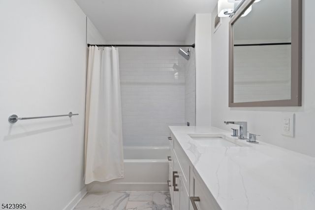 1 Carriage City Plz 1211, Rahway City, NJ 07065