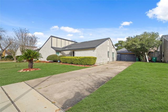 10711 Braes Forest Drive, Houston, TX 77071