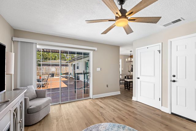 17 Oak Lane, Shalimar, FL 32579