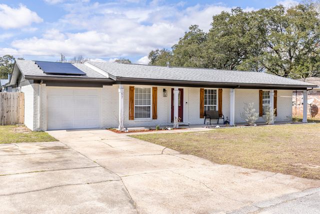 17 Oak Lane, Shalimar, FL 32579