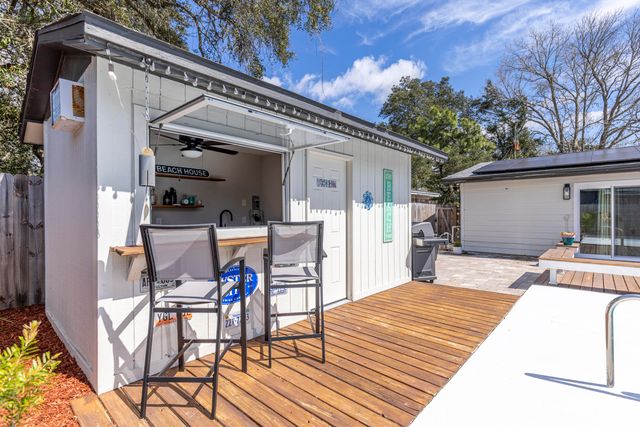 17 Oak Lane, Shalimar, FL 32579