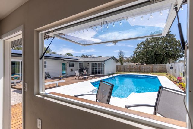 17 Oak Lane, Shalimar, FL 32579