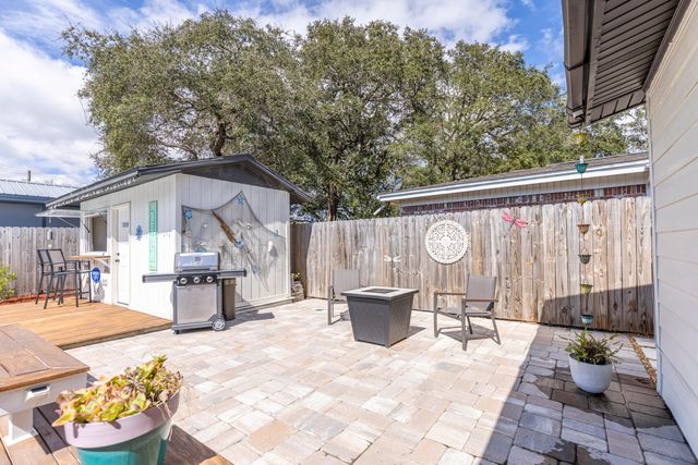 17 Oak Lane, Shalimar, FL 32579