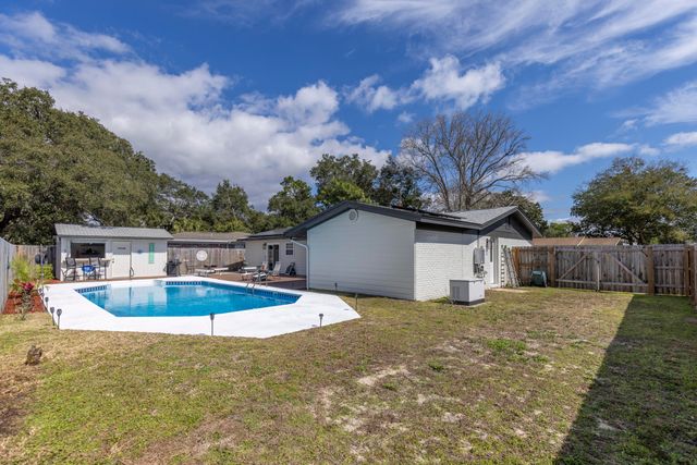 17 Oak Lane, Shalimar, FL 32579