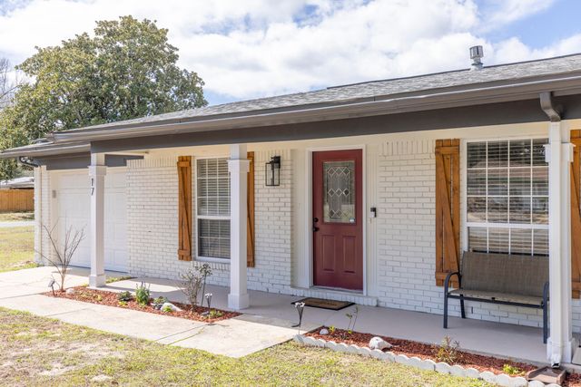 17 Oak Lane, Shalimar, FL 32579