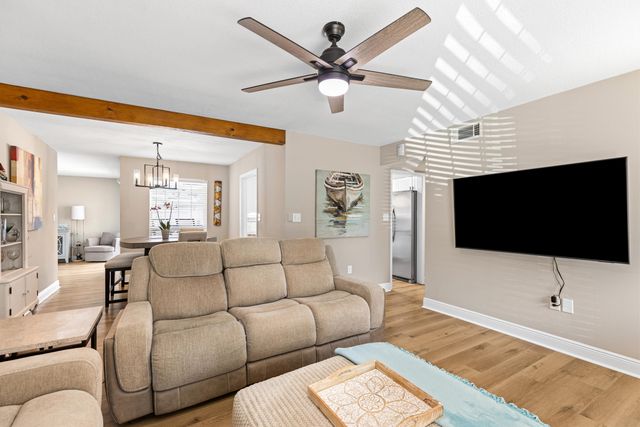 17 Oak Lane, Shalimar, FL 32579