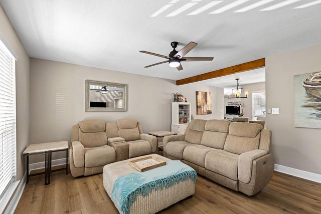 17 Oak Lane, Shalimar, FL 32579