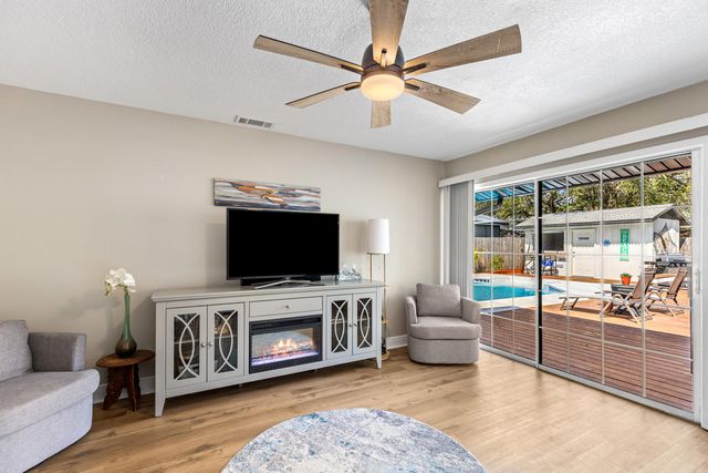 17 Oak Lane, Shalimar, FL 32579