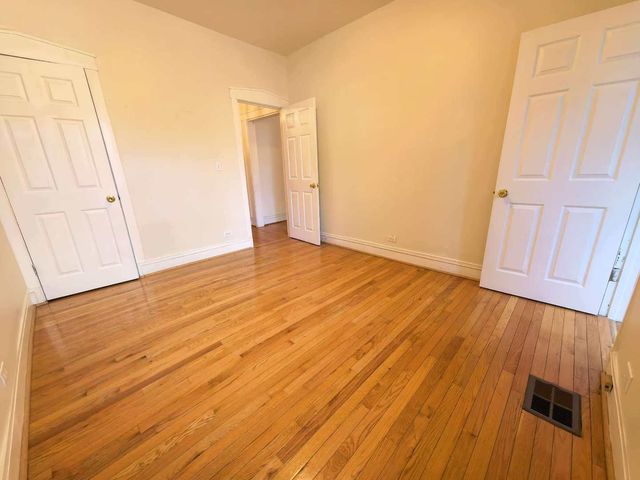 651 E 50th Place 1W, Chicago, IL 60615