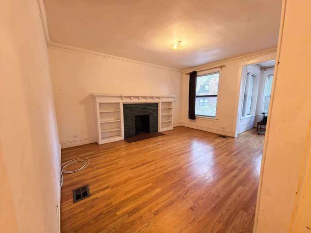 651 E 50th Place 1W, Chicago, IL 60615