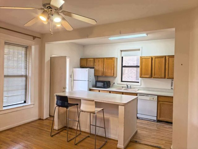 651 E 50th Place 1W, Chicago, IL 60615